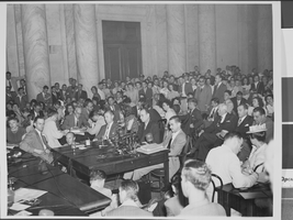 Photograph of Howard Hughes at hearing, Washington, August 06, 1947