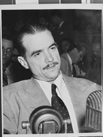 Photograph of Howard Hughes at hearing, Washington, August 06, 1947