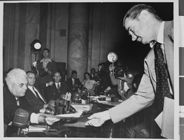 Photograph of Howard Hughes at hearing, Washington, August 07, 1947