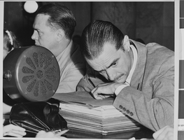 Photograph of Howard Hughes at hearing, Washington, August 07, 1947