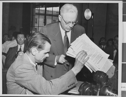Photograph of Howard Hughes at hearing, Washington, August 08, 1947