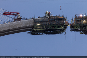 Photograph of the small temporary bridge built in the gap between the Arizona and Nevada sections of the Mike O'Callaghan-Pat Tillman Memorial Bridge, July 2, 2009