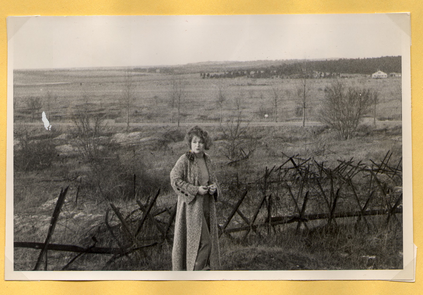 Clara Bow Bell in Germany after WWI. : photographic print