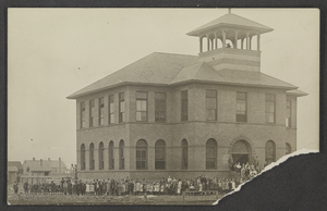 Postcard of children outside of a school in Reading, Pennsylvania, circa 1907