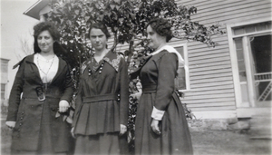 Black-and-white photograph of unidentified women, circa 1910-1930s