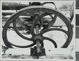 Photograph of unidentified equipment, circa early 1900s