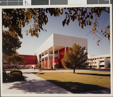 Photograph of James Dickinson Library, University of Nevada, Las Vegas, circa October 1981