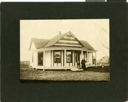 Photograph of Ida Hubbard and unidentified woman, Clark, Missouri, 1905
