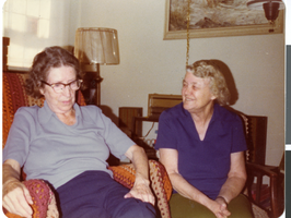 Photograph of Minnie Thompson Howard with Margaret McGonagill Lilly, 1981