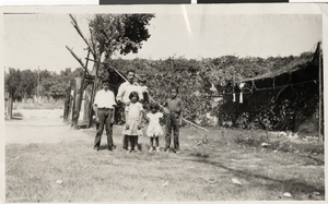 Photograph of Francisco Rivero with his five children, Las Vegas (Nev.), September 5, 1928