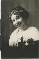 Photograph of Madge Henderson, early 1900s