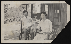 Black-and-white photograph of William, Leva, and Bruce Beckley, Paradise Valley (Nev.), June 27, 1915.
