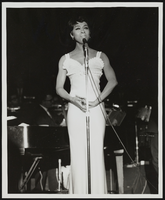 Lola Folana singing on stage: photographs