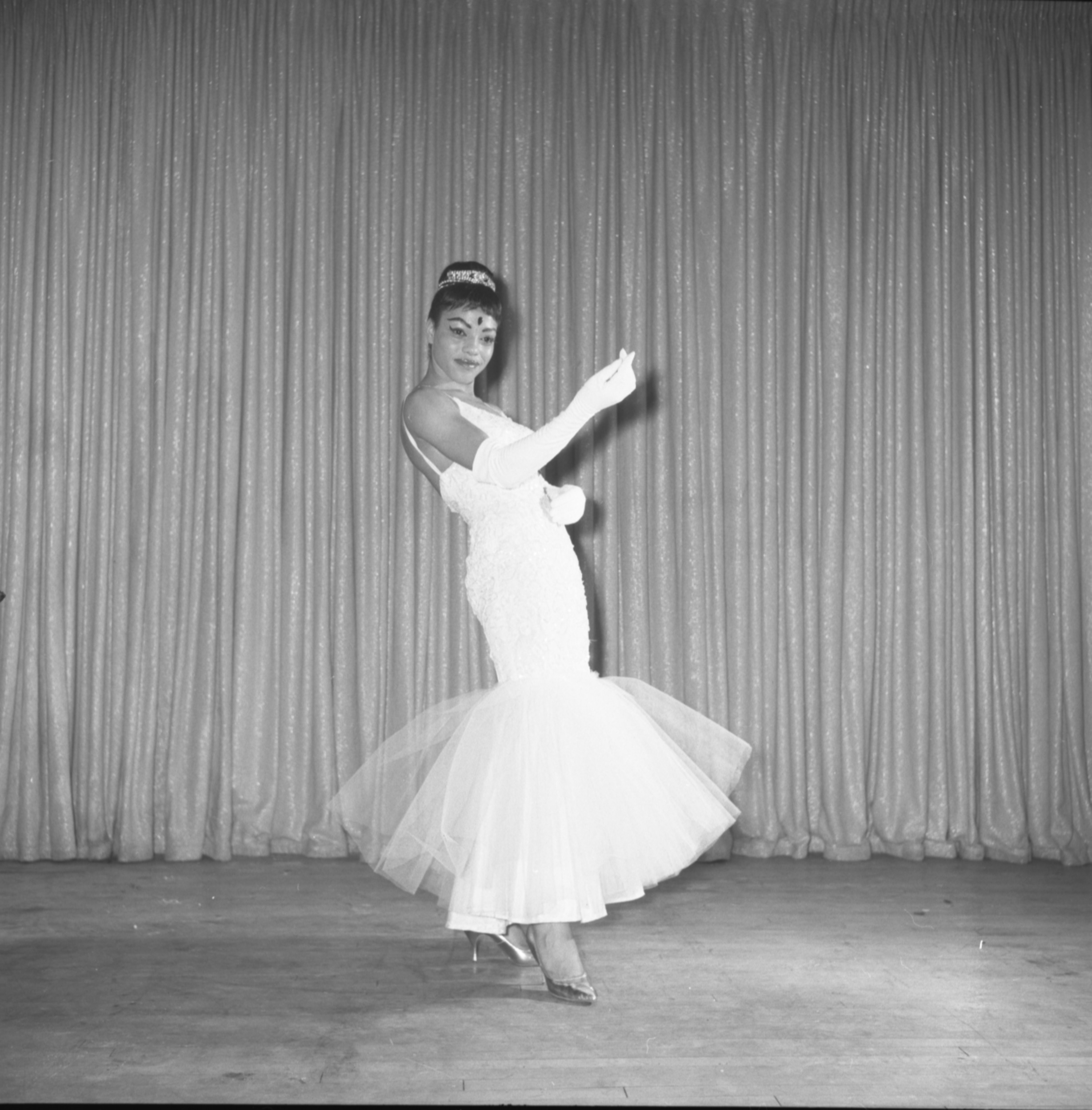 Carver House talent show, April 4, 1962, Image 02