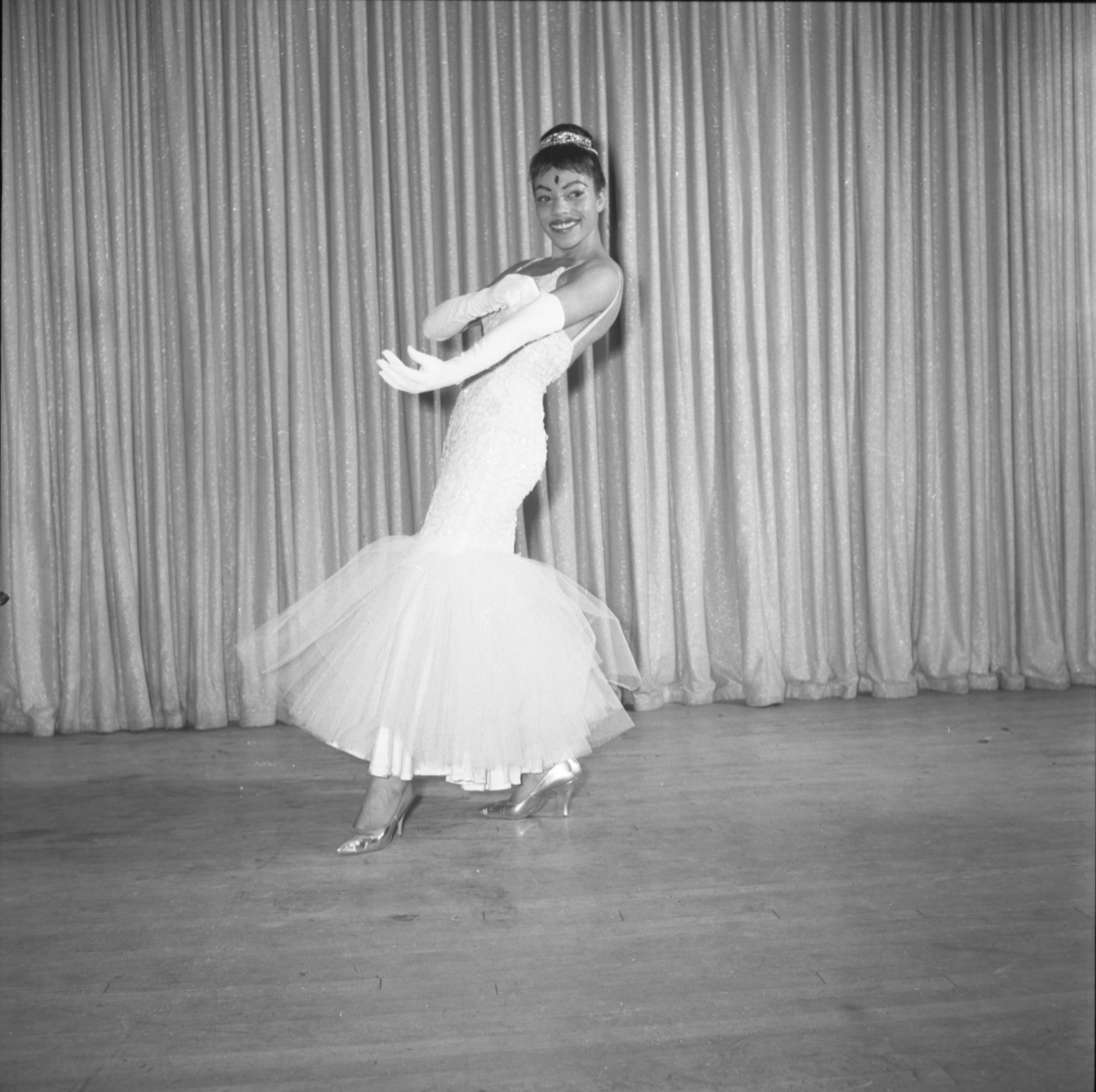 Carver House talent show, April 4, 1962, Image 07