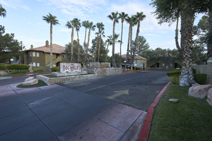 The Breakers apartments on West Sahara Avenue, Las Vegas, Nevada: digital photograph