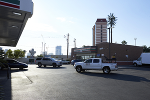 7-11 store on West Sahara Avenue at Teddy Drive, Las Vegas, Nevada: digital photograph