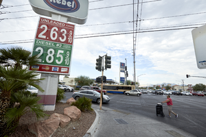 Traffic at the interesction of West Sahara Avenue and South Valley View Boulevard looking west, Las Vegas, Nevada: digital photograph
