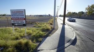 East Karen Avenue near East Sahara Avenue west of Maryland Parkway, Las Vegas, Nevada: digital photograph