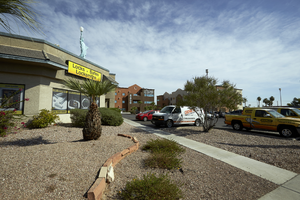 Statue of Libery replica at Liberty Lock and Key on West Sahara Avenue east of Lindell, looking north, Las Vegas, Nevada: digital photograph