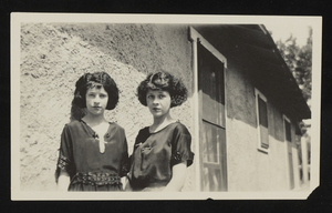 Wanda (left) and Alice (right) Henderson: photographic print