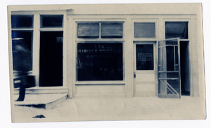 The Lincoln Davis & Company building: photographic print