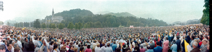 Pope John Paul II at Sanctuaires Notre-Dame de Lourdes, France: panoramic photograph