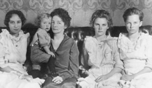 Maude Reed, wife of O.K. Reed, and four of their children: photographic print