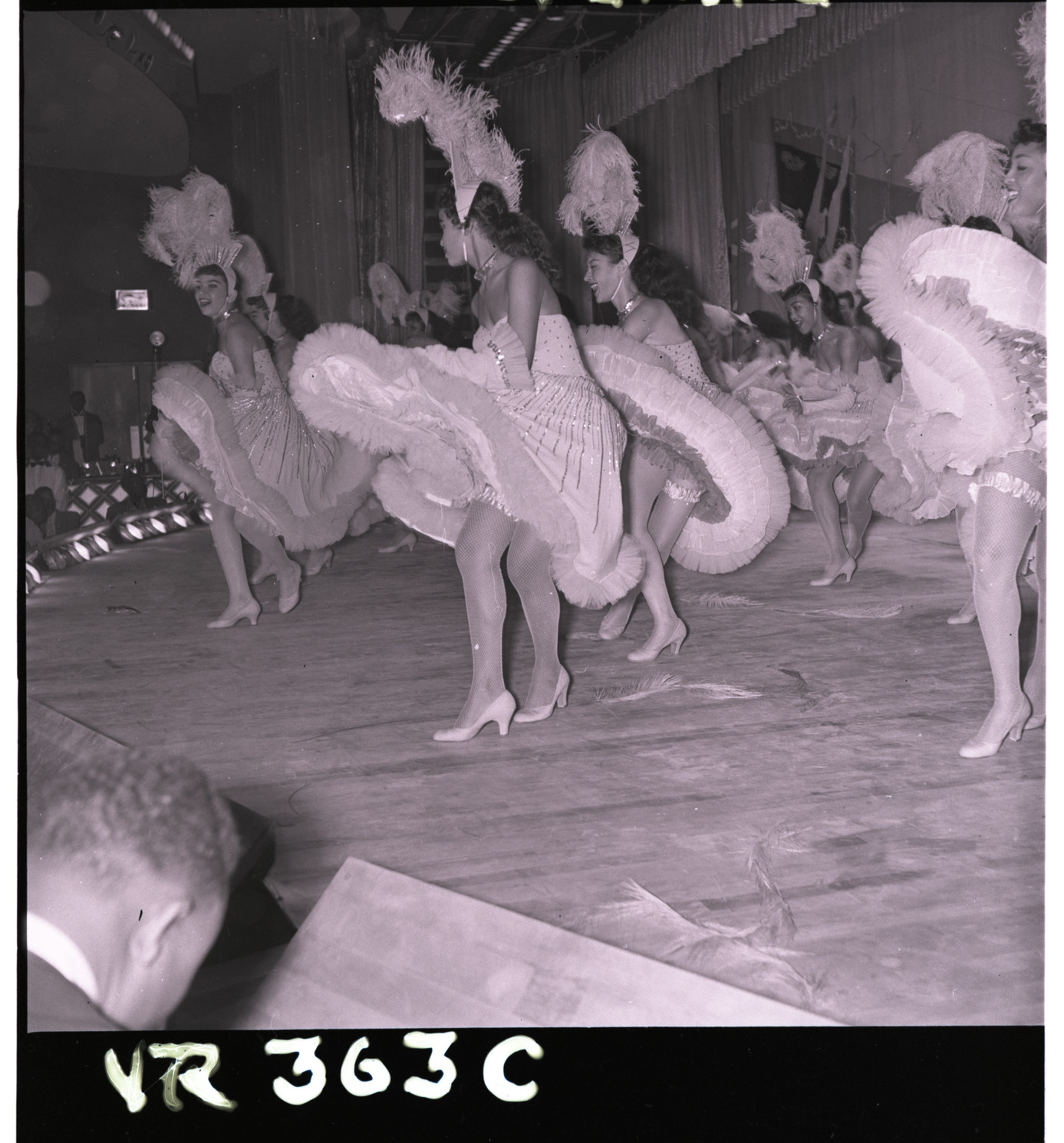 Cancan, Image 01