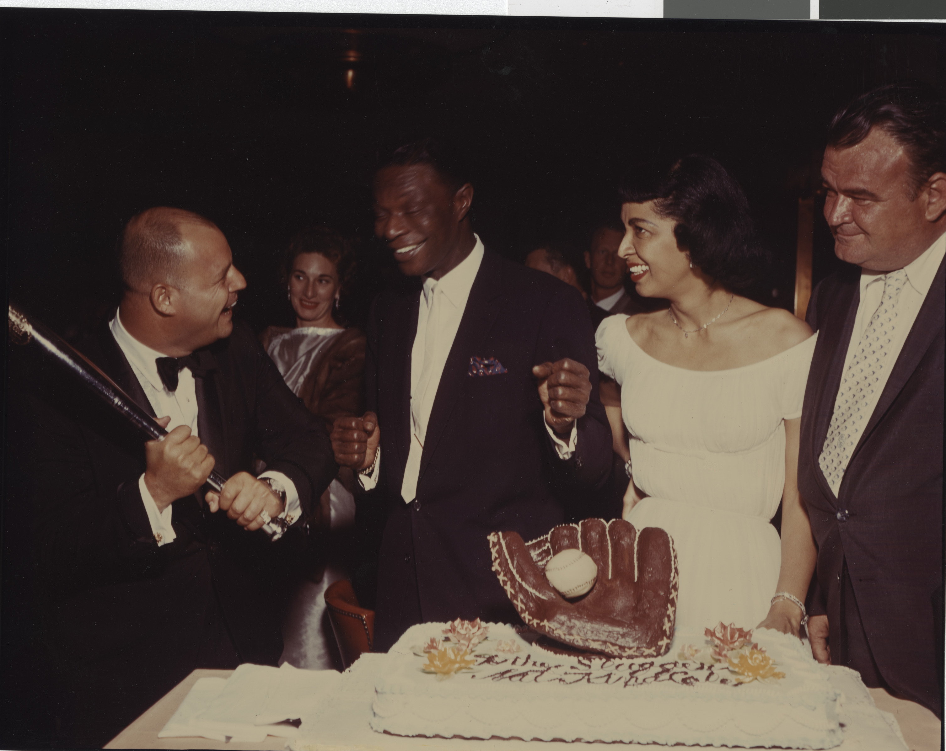 Cole and glove cake, Image 02