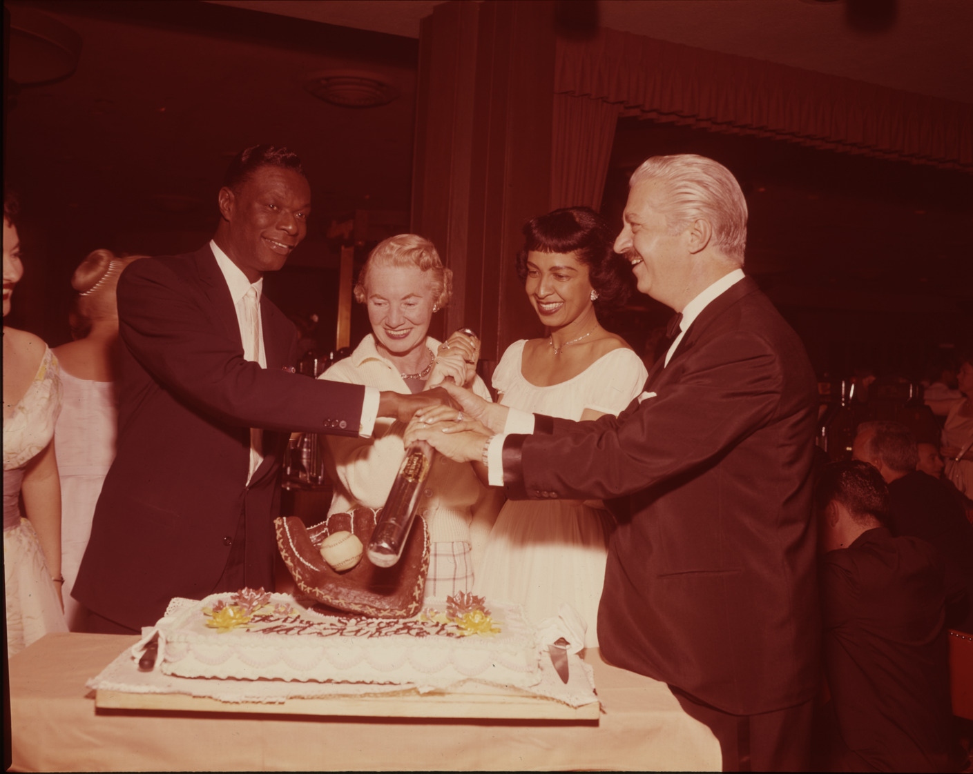 Cole and glove cake, Image 05