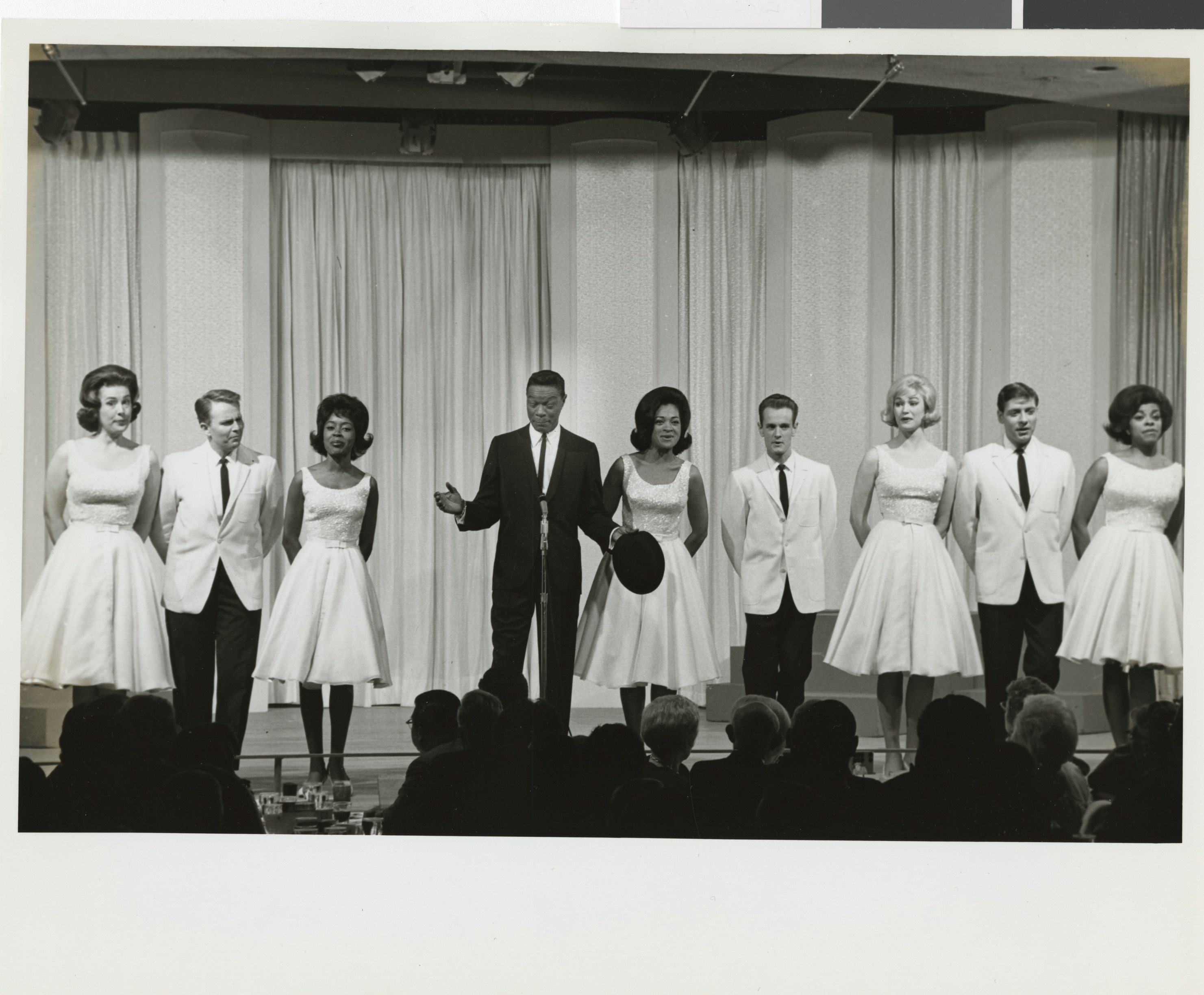 Nat King Cole on stage, Image 10