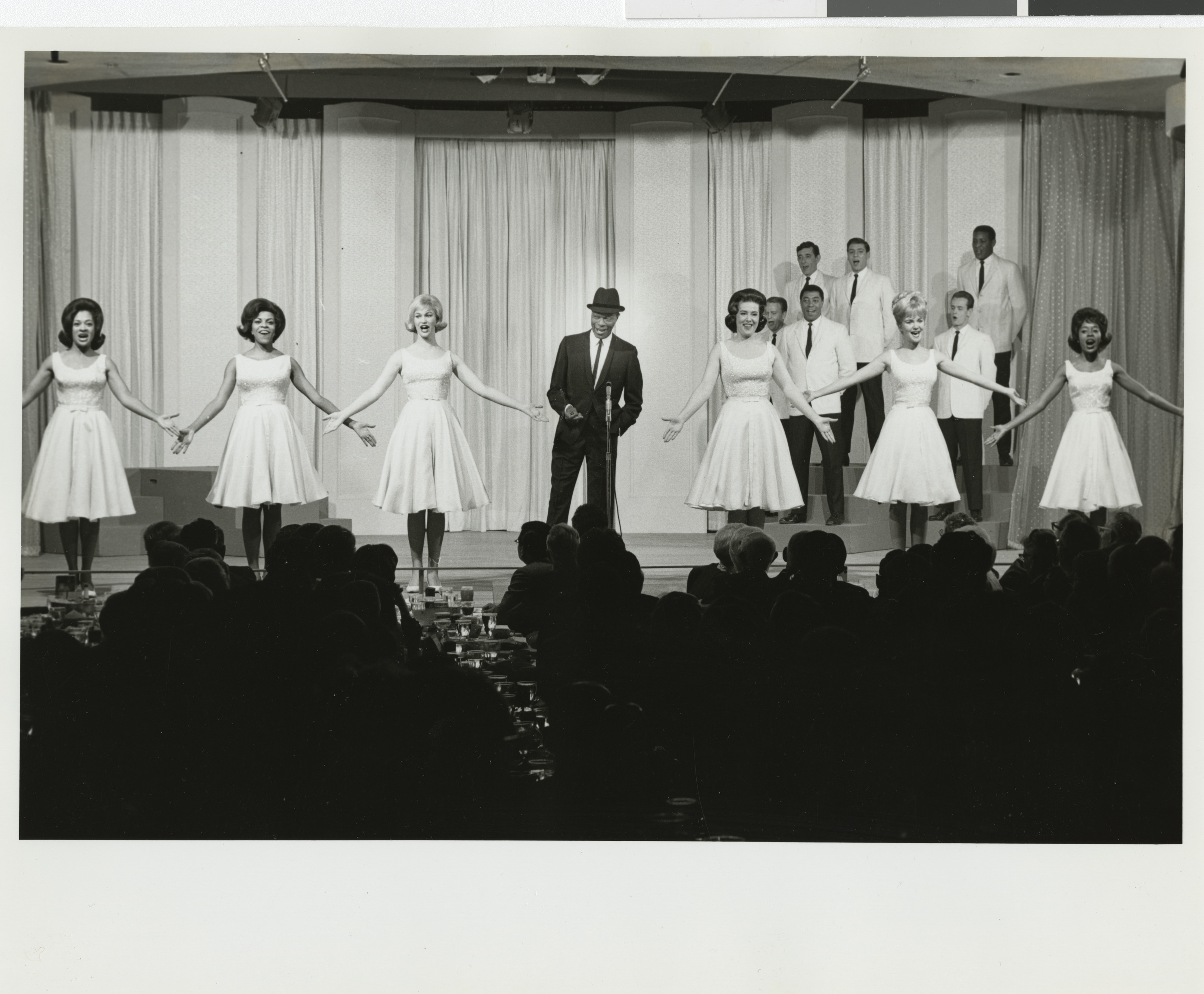 Nat King Cole on stage, Image 11