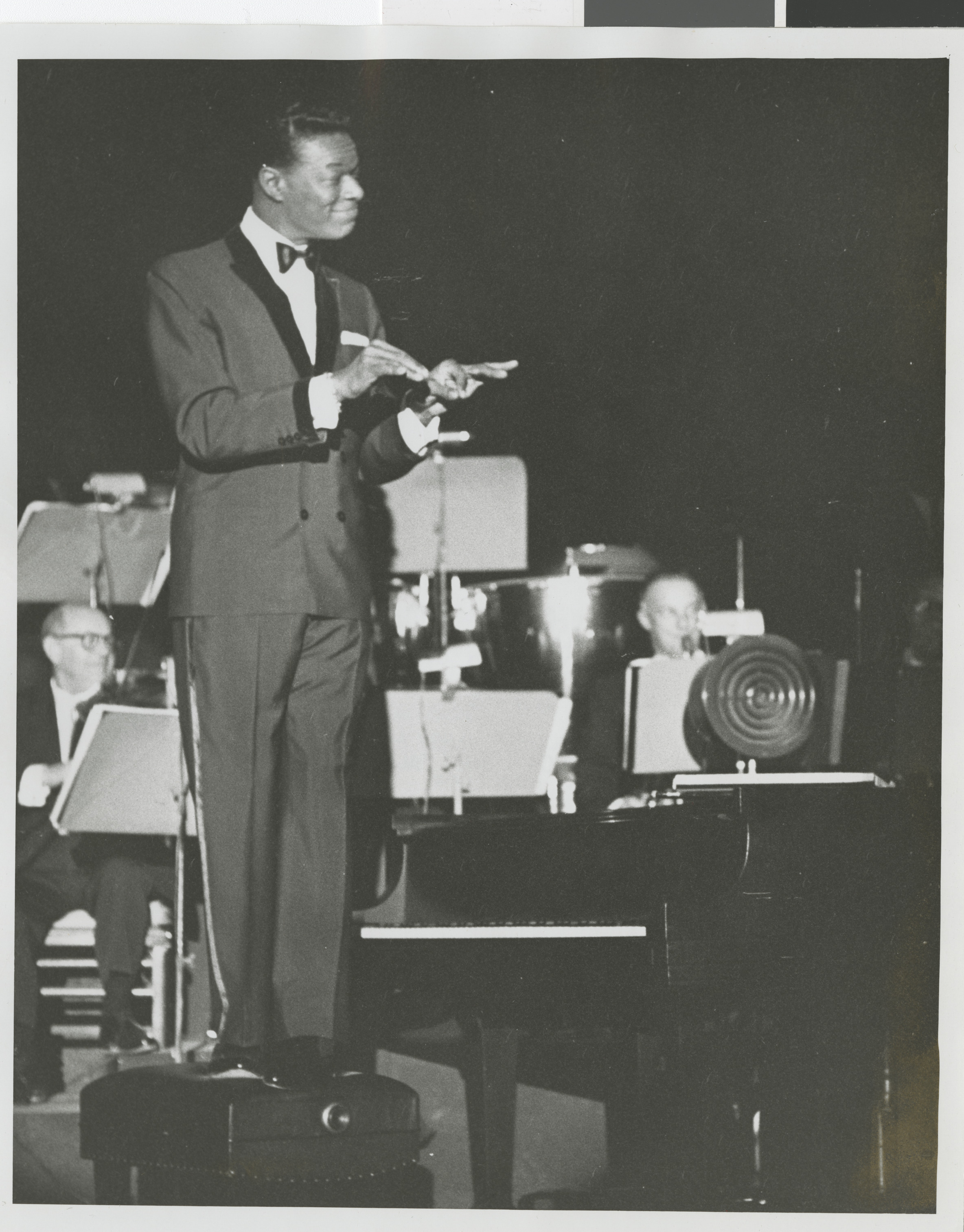 Cole on stage, Image 03