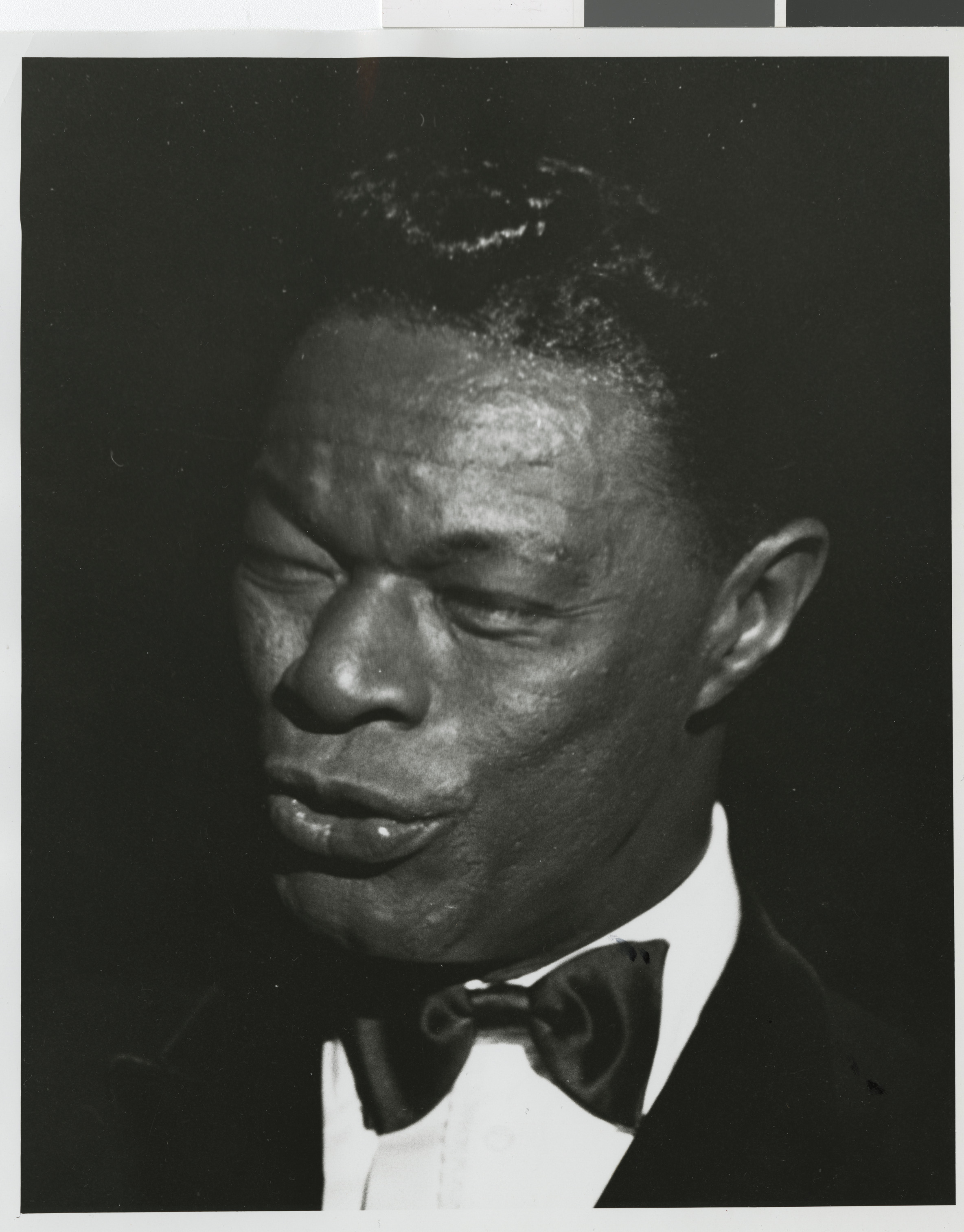 Cole on stage, Image 05