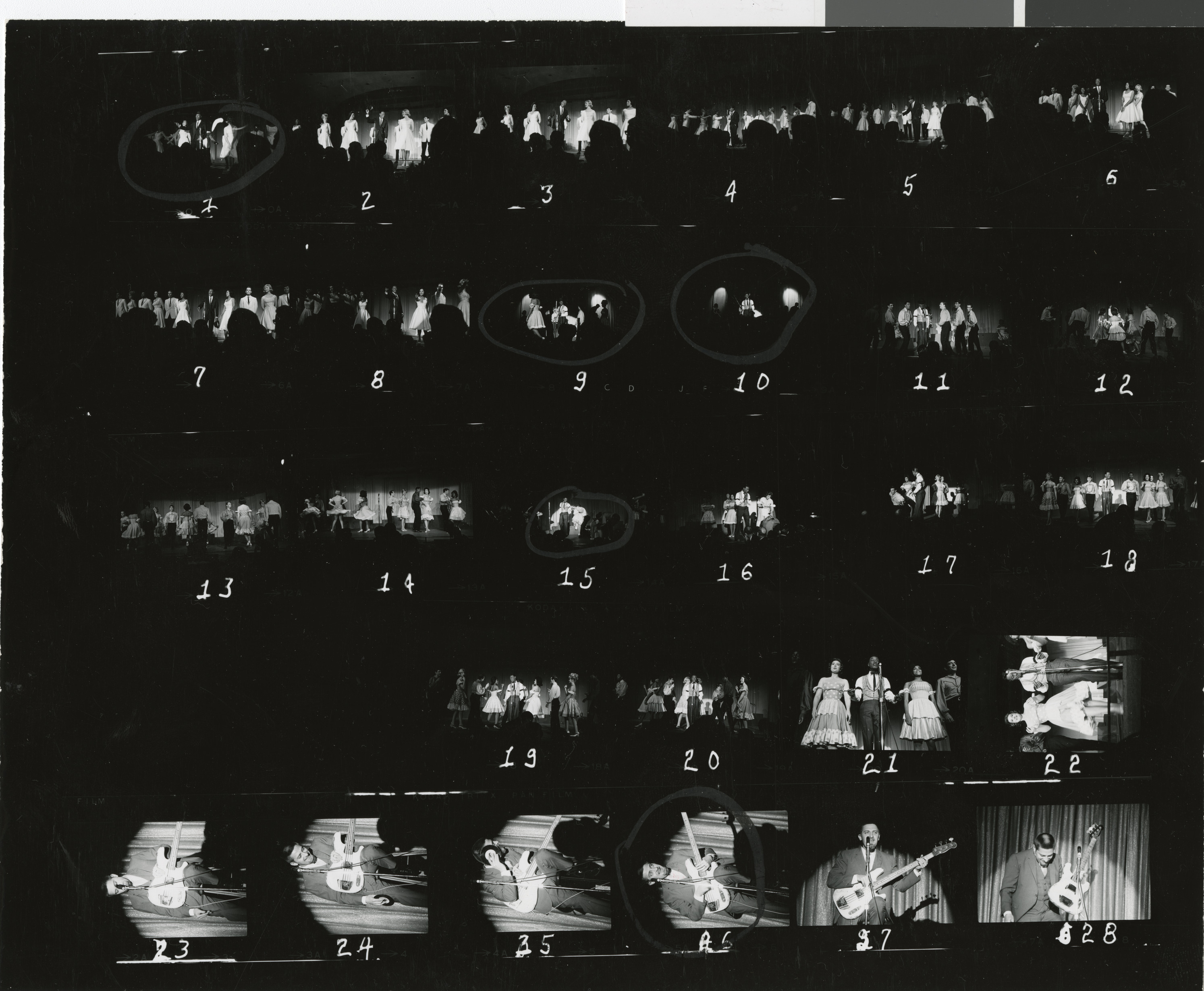 Cole on stage, Image 09