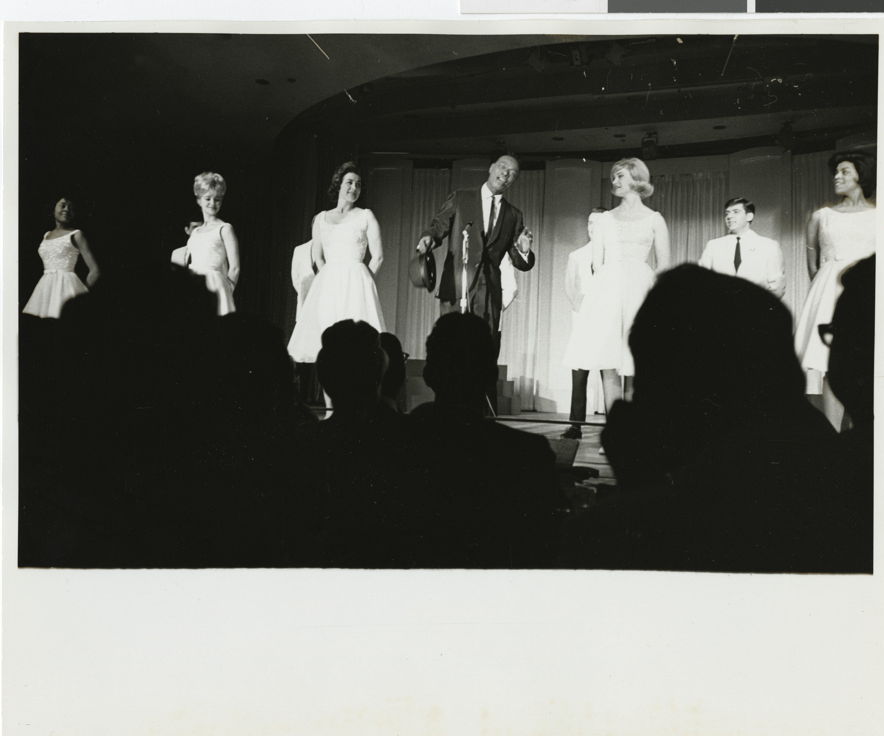 Cole on stage, Image 13