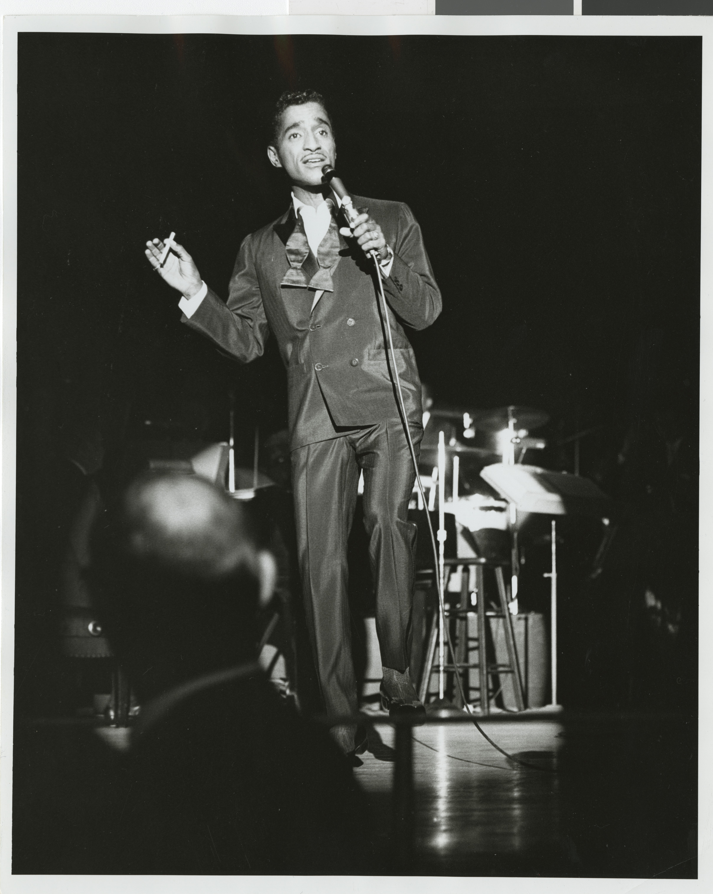 Davis on stage, Image 02