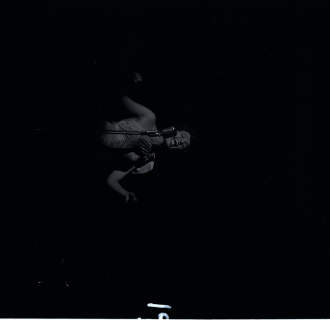 Horne performing, Image 04