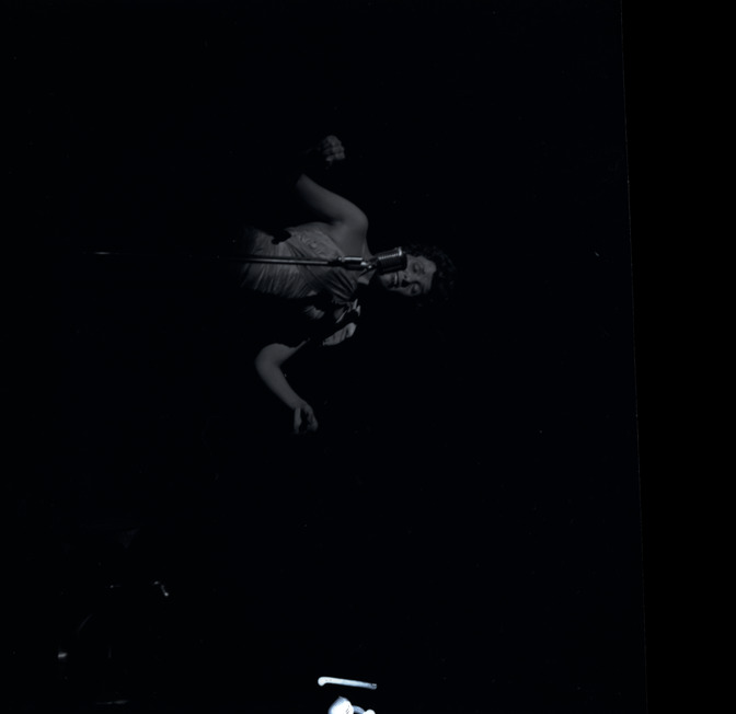 Horne performing, Image 05