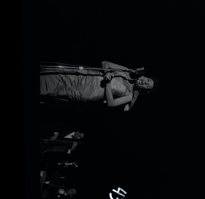 Horne performing, Image 08