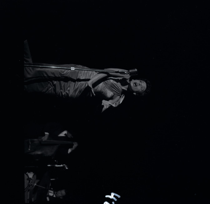Horne performing, Image 09