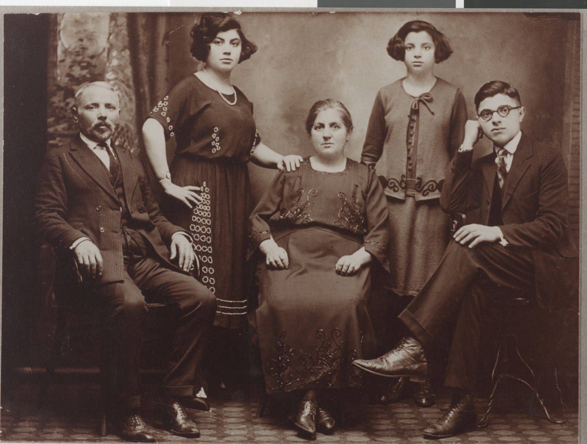 Dorothy Eisenberg family photograph: Shimon Becker (grandfather), Minnie Becker (aunt), Batsheva Becker (grandmother), Ann Becker (mother), Sol Becker (uncle); after immigration to Philadelphia