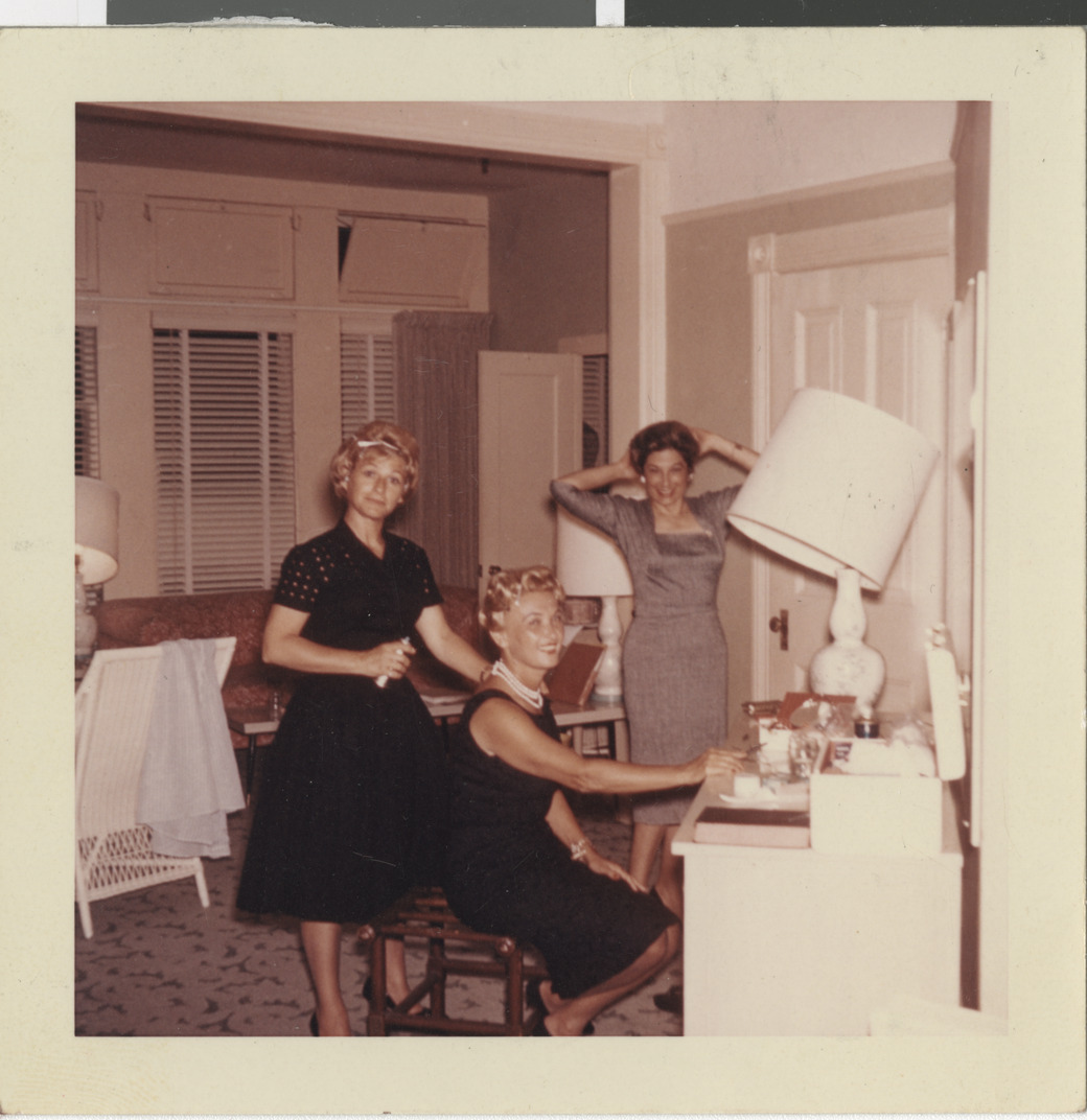 Photograph of women at B'nai B'rith Convention, July 4, 1960