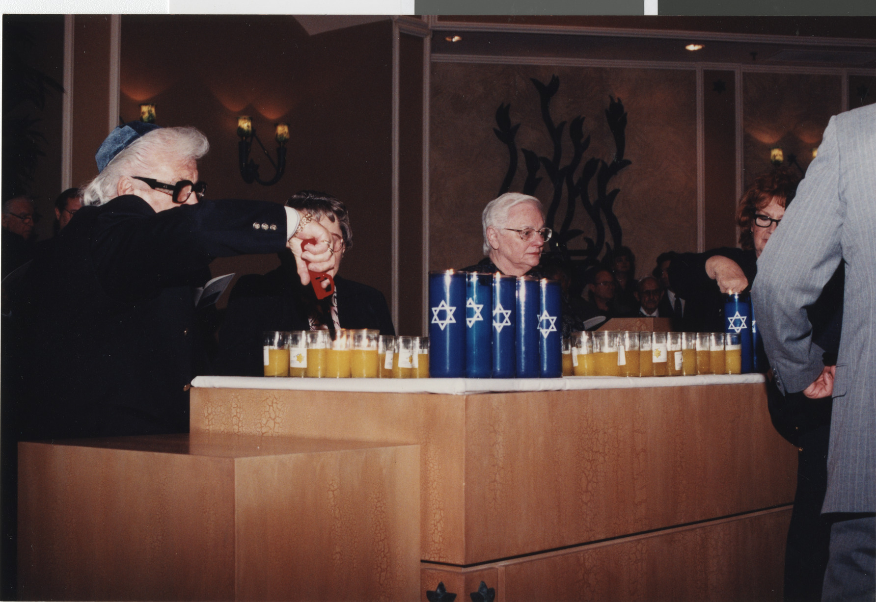 Photograph of Congregation Ner Tamid during Yom Ha' Shoa (Holocaust Remembrance Day), 1999