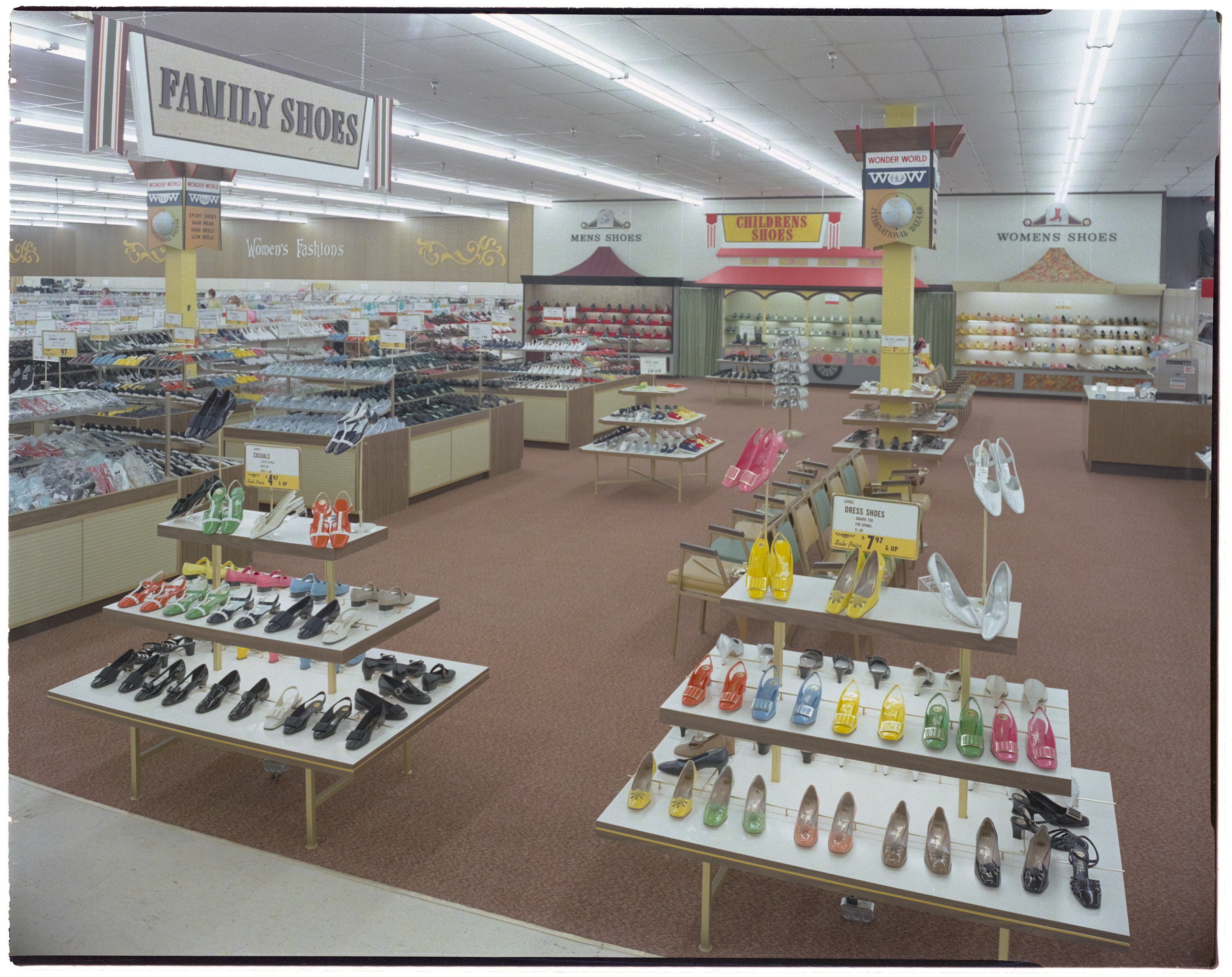 Photographs of Wonder World Interiors (Interiors of Dept), image 01