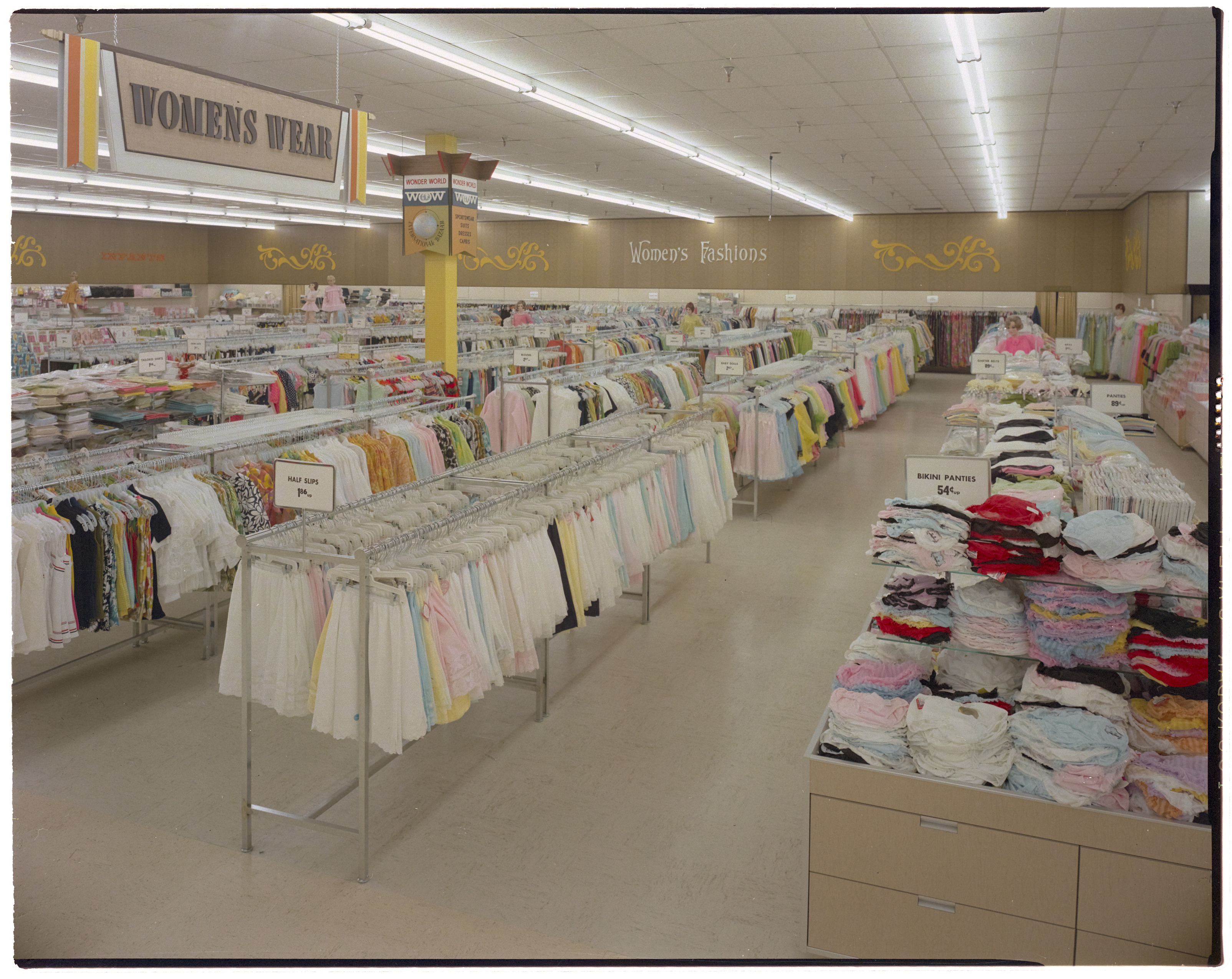 Photographs of Wonder World Interiors (Interiors of Dept), image 07