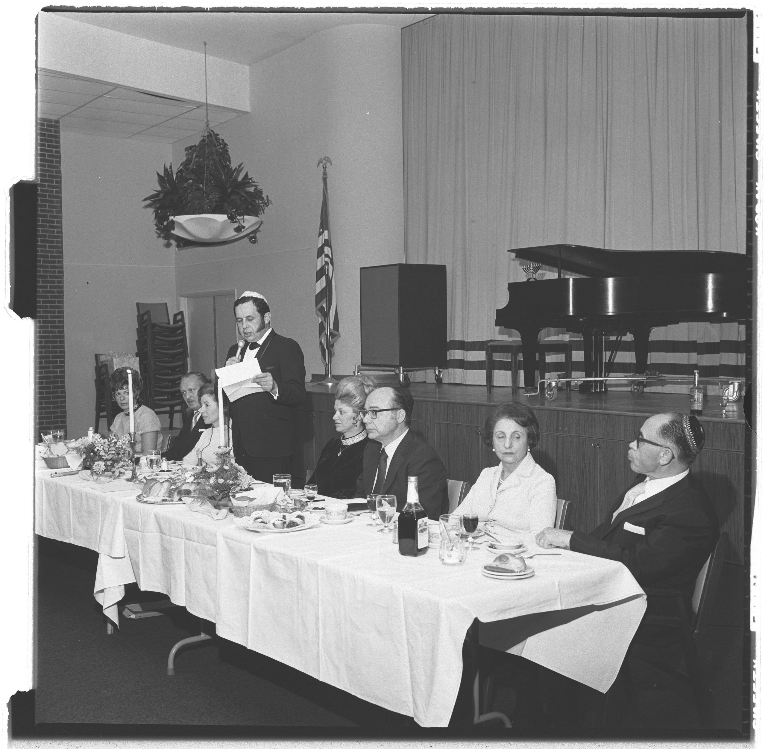 Photographs of Temple Beth Sholom, image 05