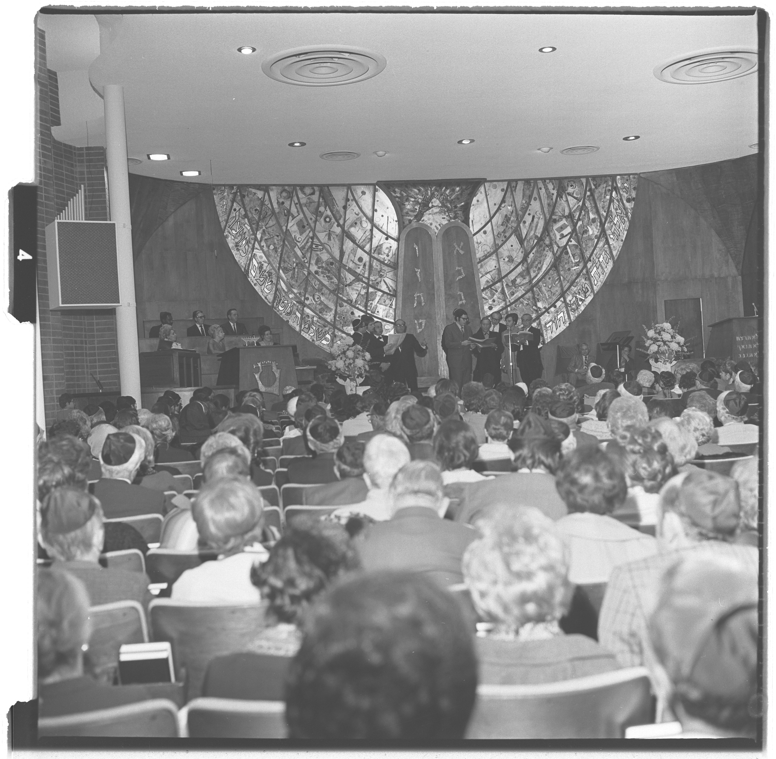Photographs of Temple Beth Sholom, image 07