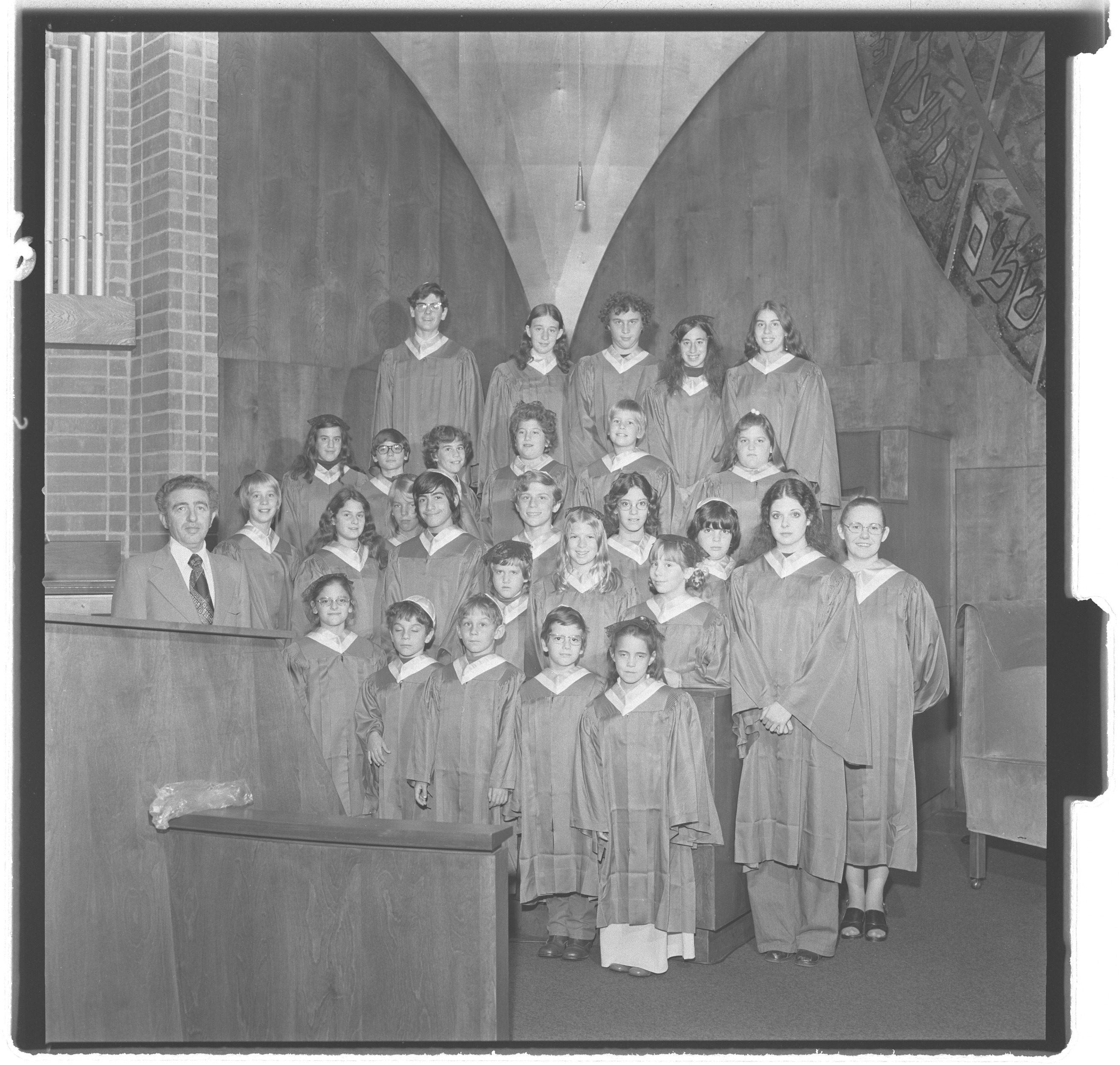 Photographs of Temple Beth Sholom Choir, image 02